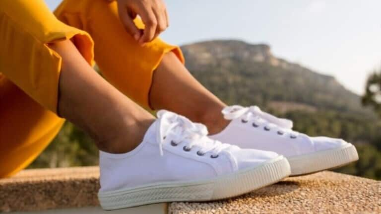 Step Up Your Sneaker Game: The Ultimate Guide to Styling White Sneakers in Every Occasion